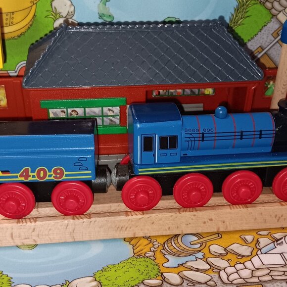 Thomas Wooden Railway Train Engine Track Frieda with Tender - Picture 3 of 4